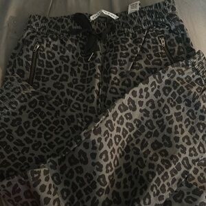 Don’t fit size extra small color gray cheetah